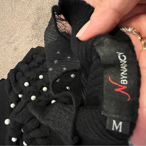 Stunning black sweater with puffy shoulders adorned with pearls - Picture 3 of 4